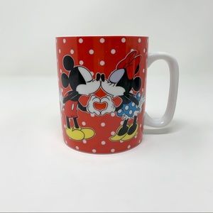 Disney Minnie and Mickey Mouse Kissing Mug
